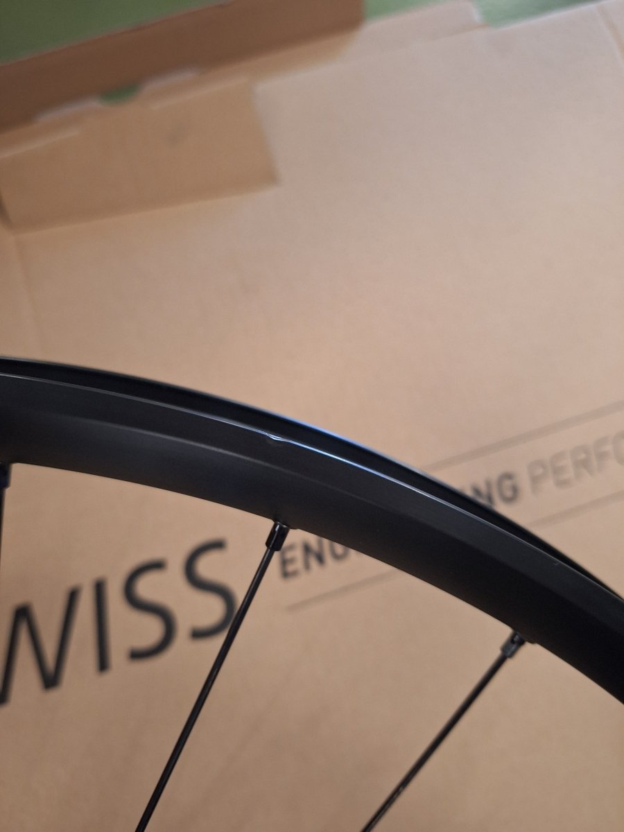 DT Swiss E 1900 Spline 30 Hinterrad 27.5" 12x148 mm Centerlock Shimano Microspline (B - Ware) - RAAAD.de