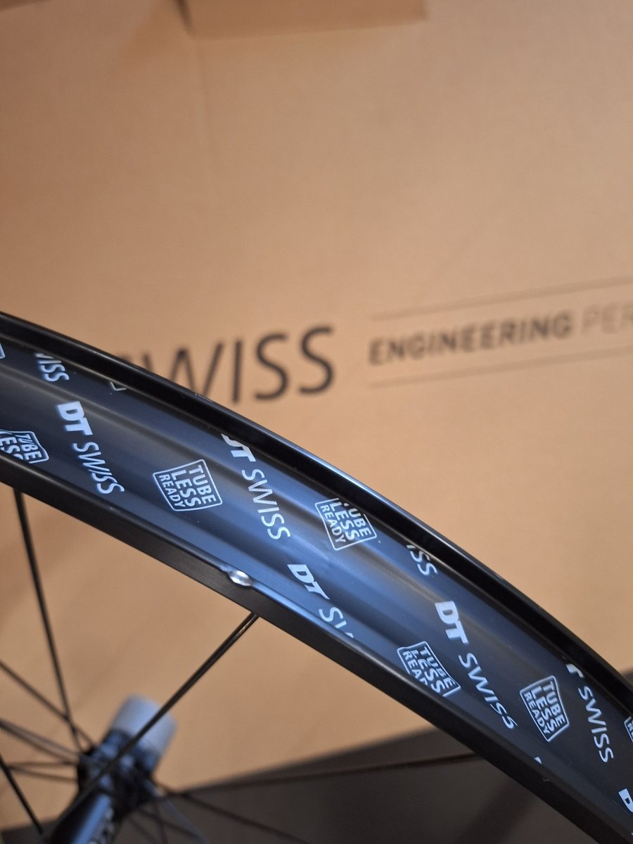 DT Swiss E 1900 Spline 30 Hinterrad 27.5" 12x148 mm Centerlock Shimano Microspline (B - Ware) - RAAAD.de