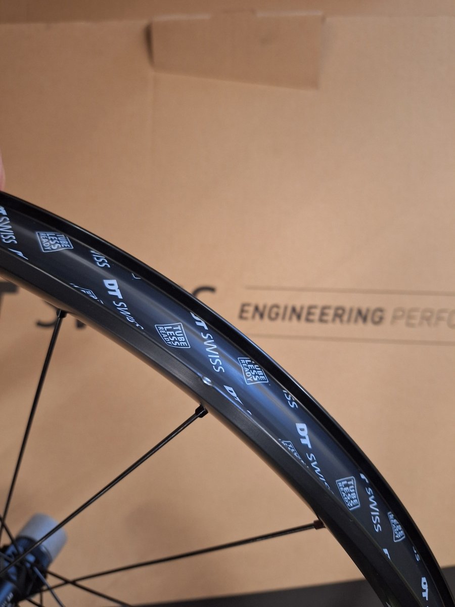 DT Swiss E 1900 Spline 30 Hinterrad 27.5" 12x148 mm Centerlock Shimano Microspline (B - Ware) - RAAAD.de