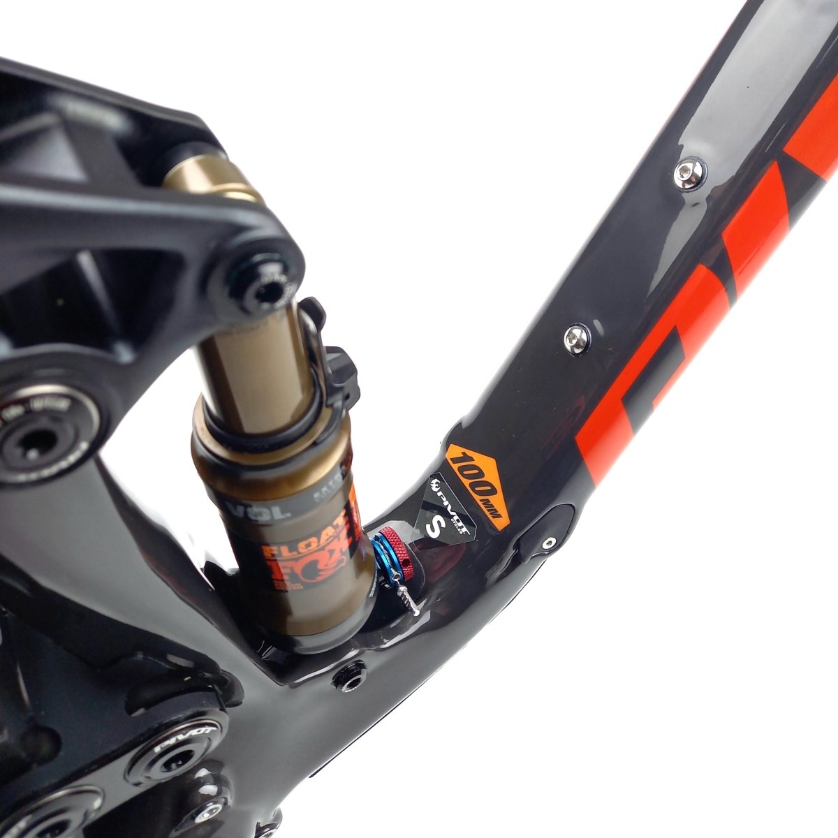 PIVOT Mach 4 SL V2 Carbon Rahmen inkl. FOX DPS Factory Remote Dämpfer (Größe S) - RAAAD.de