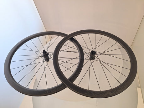 ZZYZX Laufradsatz 40 mm Aero Carbon Rennrad Disc 28" Steckachsen 12x100 / 12x142 mm SRAM XDR schwarz - RAAAD.de